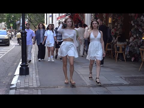 Видео: Летние прогулки девушек в Москве