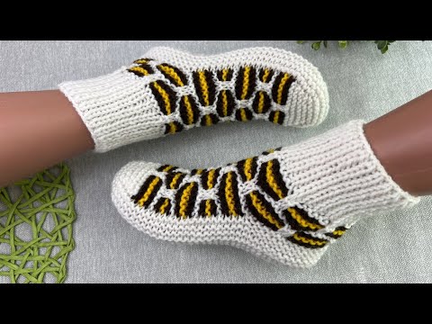 Видео: НУ ОЧЕНЬ КРАСИВЫЕ!!! Вязаные СЛЕДКИ на двух спицах!!!👌Мастер класс