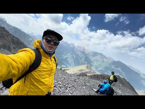 Видео: Подъем на пик Комсомолец 4 204 метра