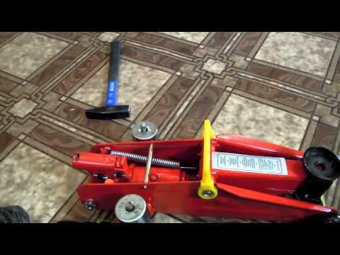 Видео: Усовершенствование Подкатного домкрата Калибр ПД 02