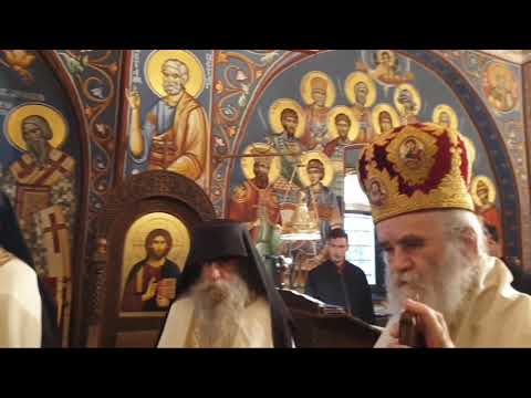 Видео: Архијерејска Литургија у манастиру Острогу 5. 4. 2020. љ. Г.