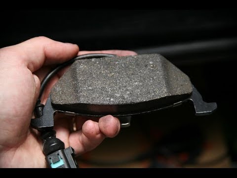 Видео: VW Jetta 6 - Замена передних тормозных колодок