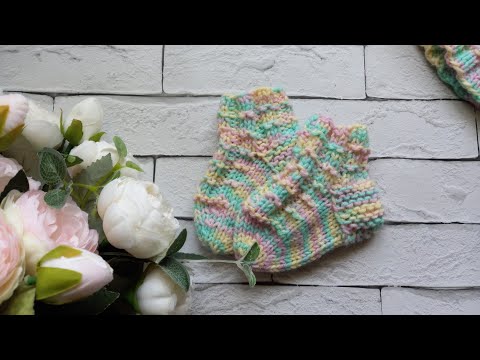 Видео: Детские носочки спицами. Размер 3-6 месяцев.