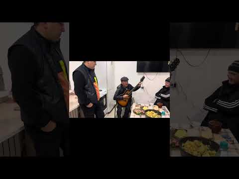 Видео: Әнші Дүйсенбек #ӘншіДүйсенбек #АншиДуйсенбек #Әнші #Дүйсенбек #Певецнагитаре #Гитараменанайту #Корне