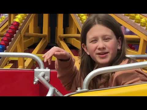 Видео: Парк Юность . Калининград . Катание на атракционах. Парк развлечений 2022