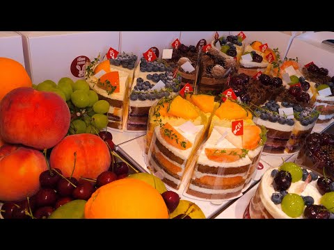 Видео: Корейская выпечка! Посмотрите на этот красочный торт, полный сезонных фруктов!