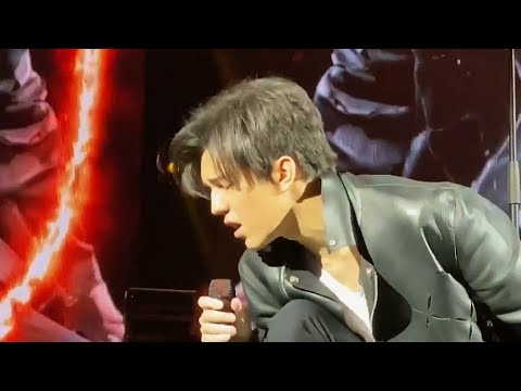 Видео: Dimash Qudaibergen - SOS (Ekaterinburg 23.02.2020) [Fancam] /Димаш Кудайберген / 迪玛希