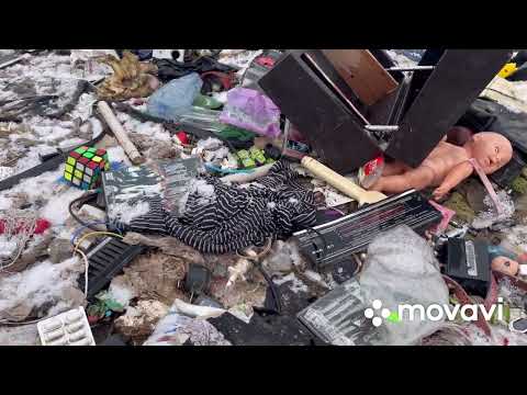 Видео: Заработок денег на свалке. Беларусь. Витёк мусорщик.