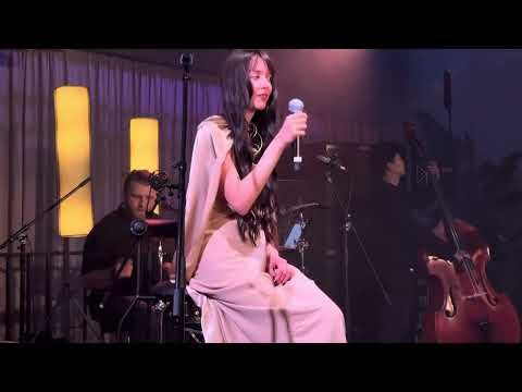 Видео: Mirèle & Бонд с кнопкой — Цветы (1.06.25, Москва, Оригинал)