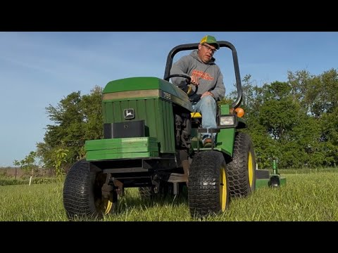 Видео: John Deere 755, еще одна проблема с топливом решена - корпус топливного фильтра - плюс сбор англи...