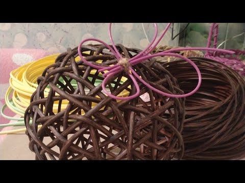 Видео: МК Шар из ротанга. Шары моталки. Как применить пакеты. #плетениеизротанга#шарыизротанга