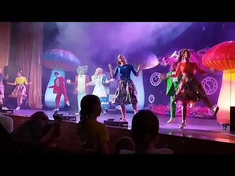 Видео: Алиса в Стране чудес