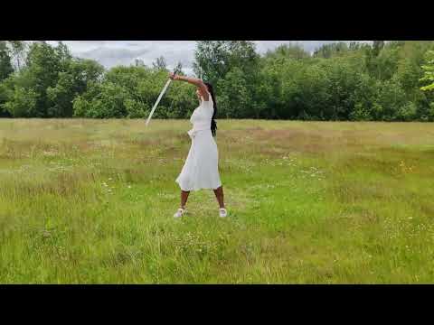 Видео: Marie Chantal - sword dance, Мари Шанталь /Фланкировка 