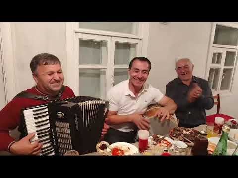 Видео: Даргинская шуточная песня в живом исполнении под гармошку. Веселая и задорная компания