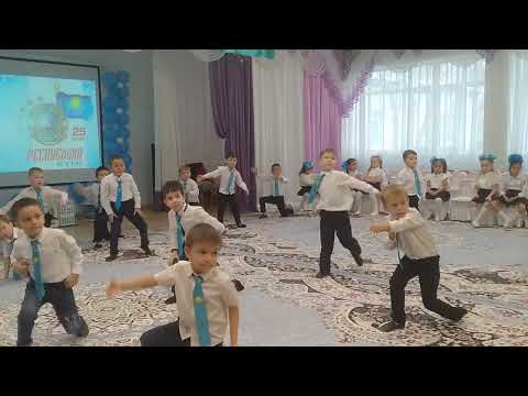 Видео: Танец мальчиков на день Республики
