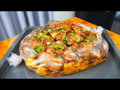 Видео: Ужин без возни – Мясо с Картошкой в духовке. Любое мясо станет мягким и нежным в рукаве
