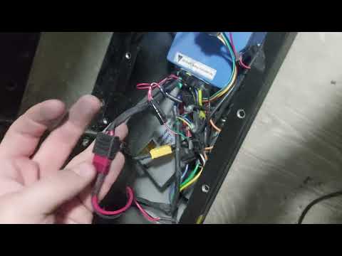 Видео: Электро самокат. НЕ ВКЛЮЧАЕТСЯ. ДИСПЛЕЙ НЕ ГОРИТ. ЧТО ДЕЛАТЬ?