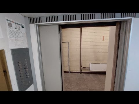 Видео: Дыра в пассажирском лифте! Лифты КМЗ ~1999 г.в. Одинцово, Вокзальная 51 [П-8]