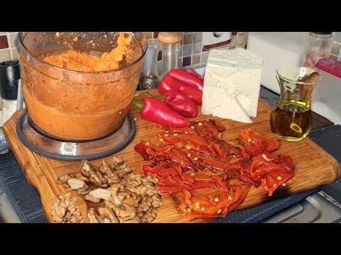 Видео: Греческая мезе с перцем — вы не сможете устоять перед этой вкусной пастой из греческой таверны