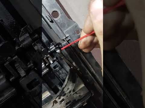 Видео: Замена  направляющих люка БМВ Е36, оригинальные номера  направляющих N54138246025, N54137134516