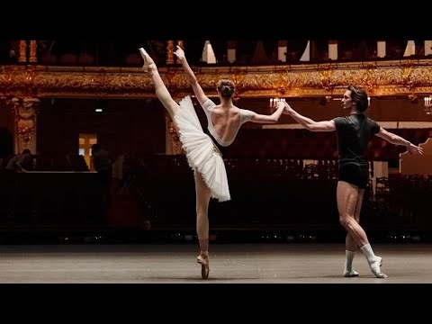 Видео: Алена Ковалёва Студентка VS сейчас