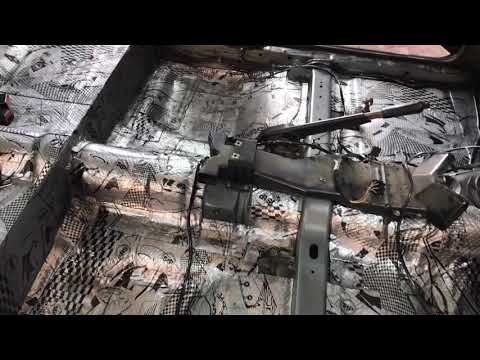 Видео: ГАЗ Волга шумоизоляция. Новехонькая бюджетная шумка ляжет в салон старенькой машинки. Будет тише