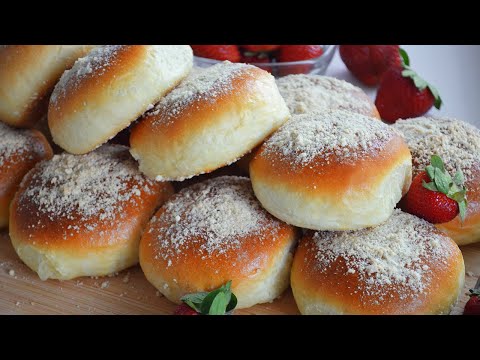 Видео: Пышные булочки с клубничной начинкой и штрейзелем🥰 | Танюшина кухня