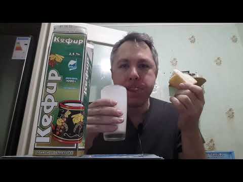 Видео: ASMR ИТИНГ. ПЬЮ КЕФИР С БЕЛЫМ ХЛЕБОМ