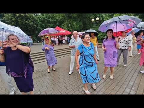 Видео: 3.08.24г..."Где Ты, ну Отзовись?"... звучит на танцполе в Гомельском парке...