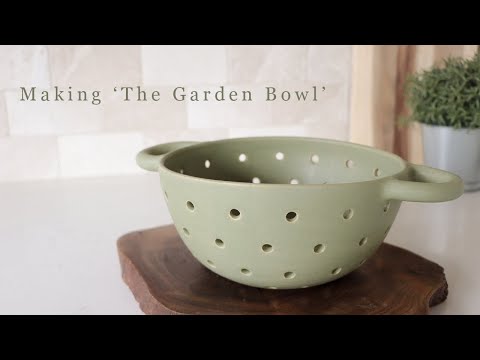 Видео: Как я делаю керамическую «Садовую чашу» | Керамический дуршлаг/чаша для ягод | Весь процесс гонча...