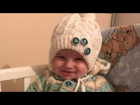 Видео: Шапка спицами  для малыша  6 - 9 месяцев. Объемный узор  шахматка.