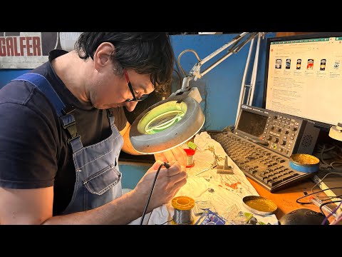 Видео: Как заменить батарейку в китайском датчике давления шин?