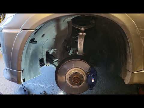 Видео: Как заменить фары на БМВ Е71 ( BMW X6 E71 2009 headlights change)