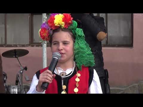 Видео: Карловското село Домлян излезе да аплодира кукерите си, уникалната традиция се спазва от векове