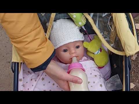 Видео: Прогулянка з бебі борн Мією ☁️🍁🐦/ walk with baby born Mia