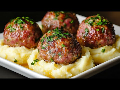 Видео: У вас есть картофель и рубленное мясо? Простой рецепт моей деревенской бабушки все любят!