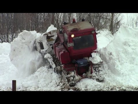 Видео: Старый ДТ-75 - невероятная мощь!