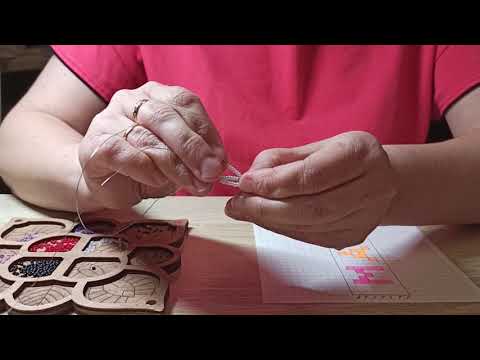 Видео: Браслет з бісеру в техніці "Паралельне плетіння"