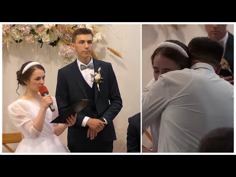 Видео: ПАПА И МАМА, МОИ ДОРОГИЕ... // Трогательный момент на свадьбе💔