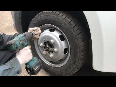 Видео: Правильная замена зимних колес Газели на лето. Порядок и момент затяжки гаек колеса.