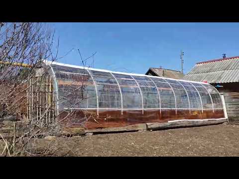 Видео: Теплицы из ПЭТ бутылок после зимовки. Всё отлично!