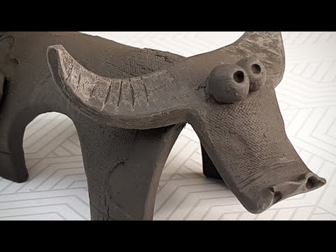 Видео: Лепка из природной глины. Фигурка животного #1
