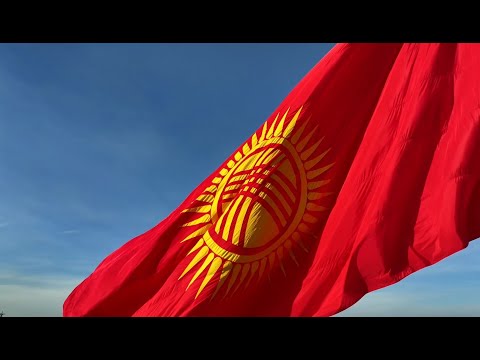 Видео: Садыр Жапаровдун катышуусунда Ош шаарында Кыргыз Республикасынын Мамлекеттик туусун көтөрүү аземи