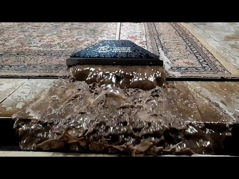 Видео: Мама всегда говорила мне: ешь на кухне! Расслабляющая стирка ковров 🐑