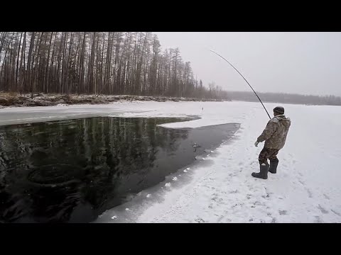 Видео: Рыбалка на Севере Забайкалья. Хариус по заберегам на реке Чара. Новое место.