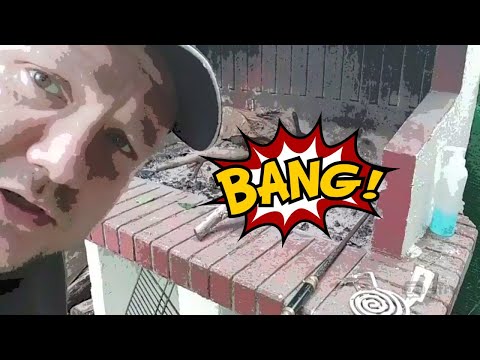 Видео: Влад Савельев пожарил угли на заднем дворе