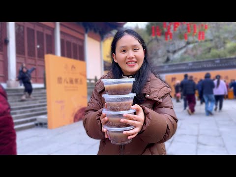 Видео: Каждый человек может получить бесплатно две миски каши Лаба, согревающей желудок и сердце.
