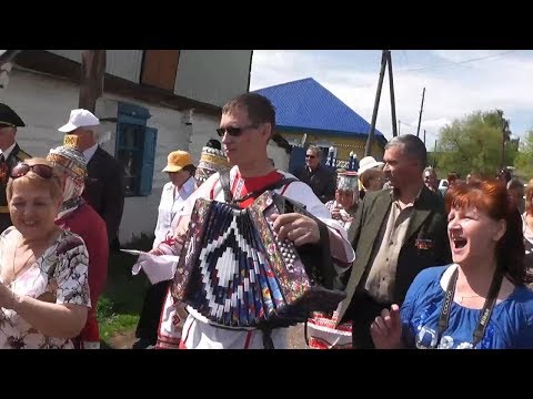 Видео: Чуваши расплясались в Слакбаше ! Чуть мост не разрушили...