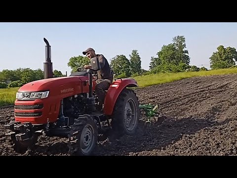 Видео: Всі вже сапують,а ми ще садимо гарбузи. Будні села.
