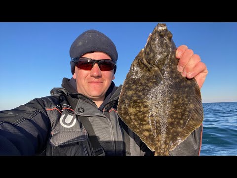 Видео: НЕРЕАЛЬНЫЙ КЛЁВ! Трофейная камбала в Балтийском море!